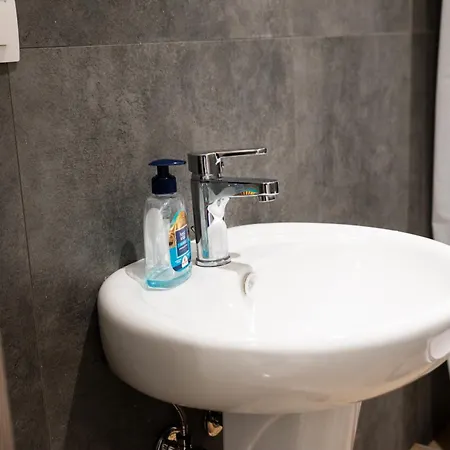 Apartament Budget In Ana Poli