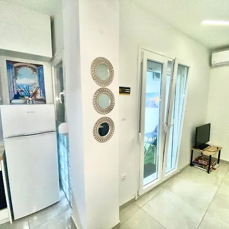 Budget In Ana Poli * Thessaloníki