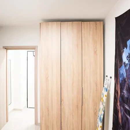 Budget In Ana Poli * Thessaloníki