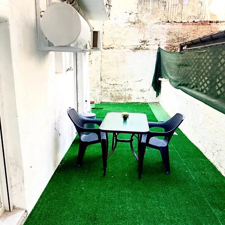 Budget In Ana Poli Apartment